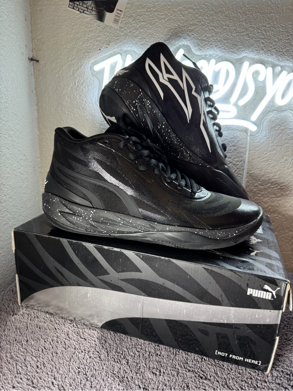 Size 10.5 men lamelo ball basketball shoes